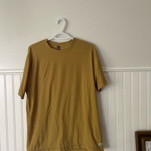 Vuori Men's Mustard T-Shirt